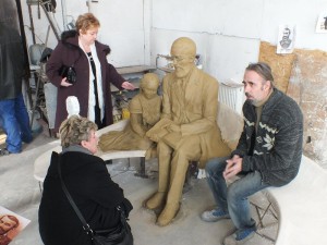 Prace nad ławeczką bł. Edmunda Bojanowskiego