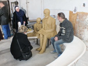 Prace nad ławeczką bł. Edmunda Bojanowskiego