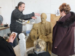 Prace nad ławeczką bł. Edmunda Bojanowskiego