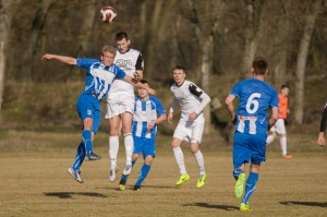 Jedna z akcji wygrana przez Fogo w meczu z rezerwami Lecha   fot. Leszek Miałkas