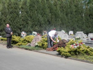 Uroczystość przy Pomniku Katyńskim na Cmentarzu Junikowskim   fot Robert Wrzesiński