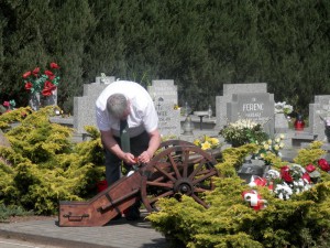 Uroczystość przy Pomniku Katyńskim na Cmentarzu Junikowskim   fot Robert Wrzesiński