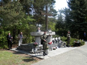 Uroczystość przy Pomniku Katyńskim na Cmentarzu Junikowskim   fot Robert Wrzesiński