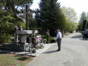 Uroczystość przy Pomniku Katyńskim na Cmentarzu Junikowskim   fot Robert Wrzesiński