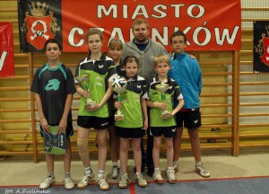 Od lewej: Krzysztof Witkowski, Maja Zielińska, Weronika Dąbka, Zuzanna Sułek, trener Mariusz Pyśk, Jan Kuźniarek