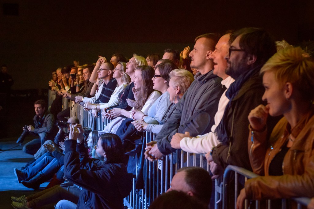  Pod sceną – fani zespołu „Perfect”   fot. Mariusz Marszałkiewicz