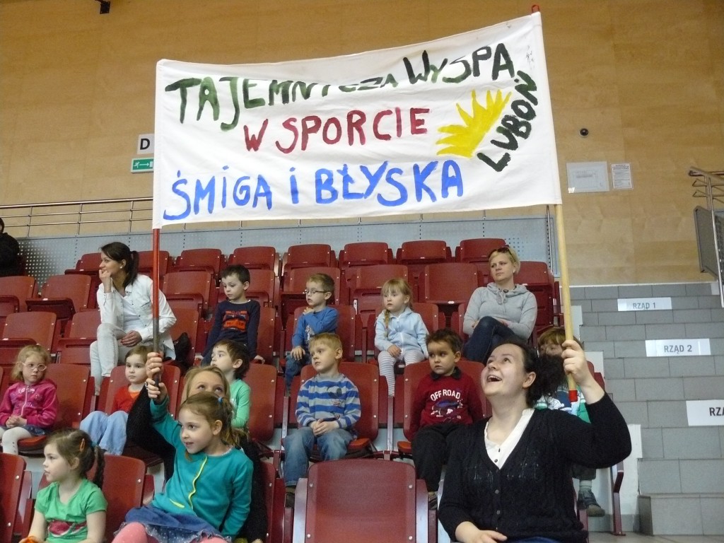 Gorący doping Przedszkola „Tajemnicza Wyspa”   fot. Paweł Wolniewicz