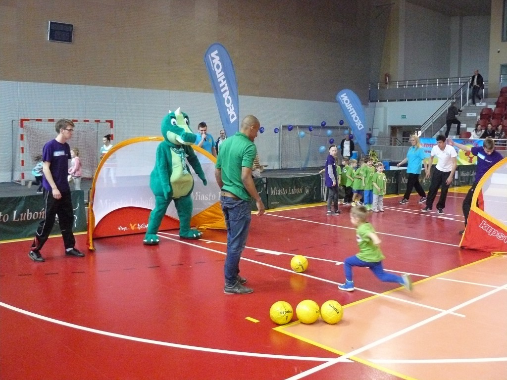 Dzieci w trakcie zabawy fot. Paweł Wolniewicz