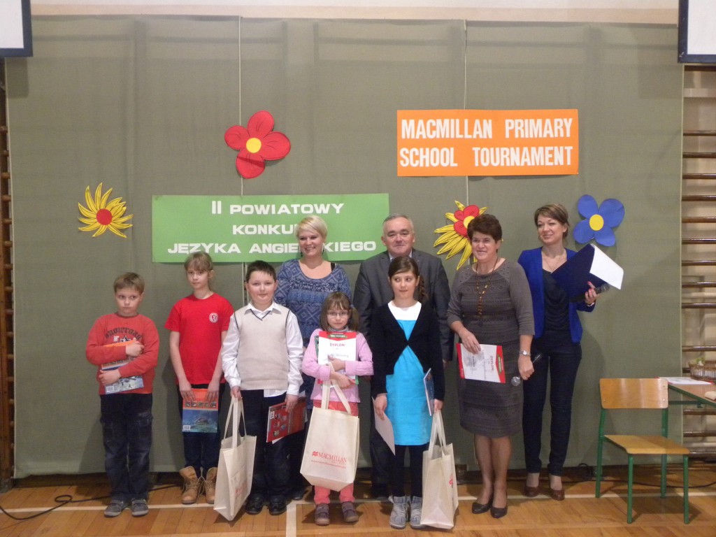 Laureaci 2. Powiatowego Konkursu Języka Angielskiego klas 1-3 w „Czwórce”   fot. A. Poprawka